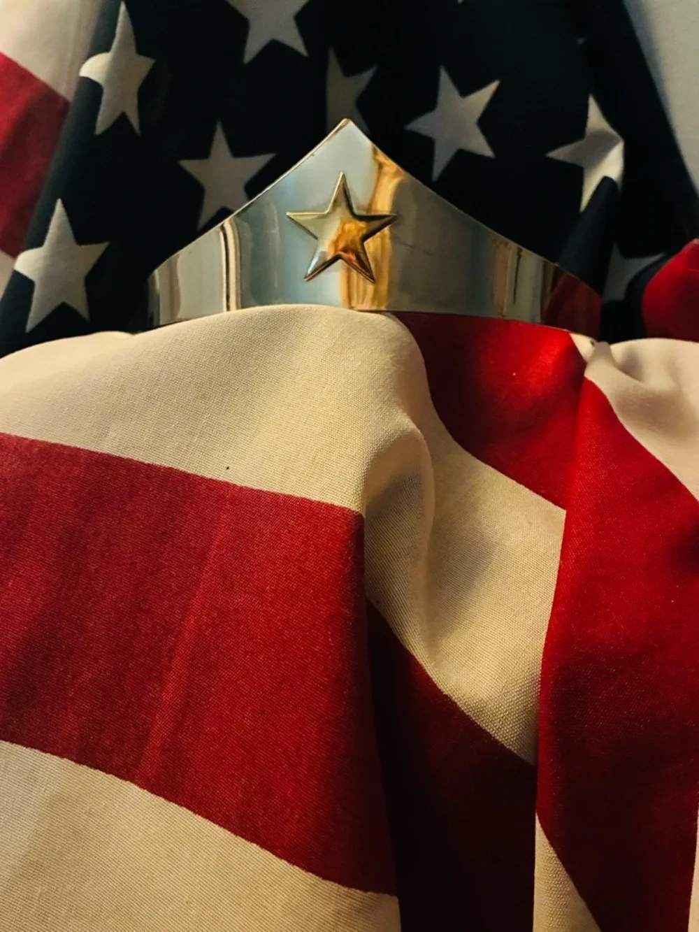 DC Comics Wonder Woman’s Deluxe Tiara Steel Costume Accessory - Picture 4 of 13